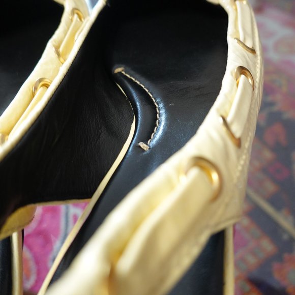 (NWOB) BCBG Max Azria Cream Patent Leather Pointy Toe Slingbacks 8.5B - Picture 12 of 16